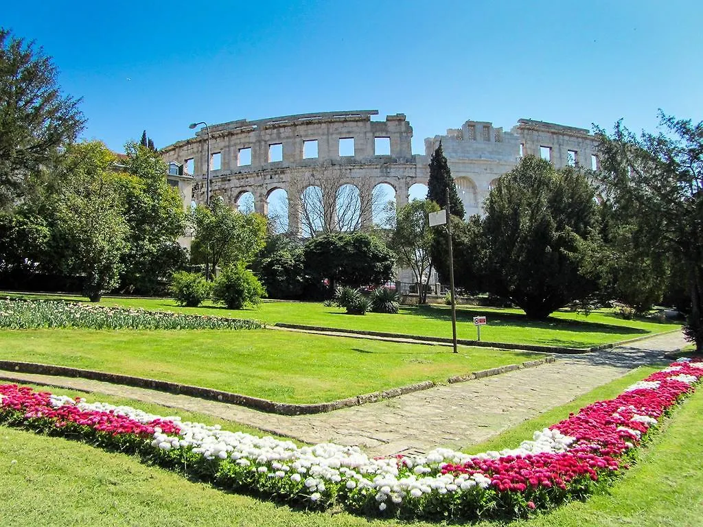 Apartment Pula 2 0*,  Croatia